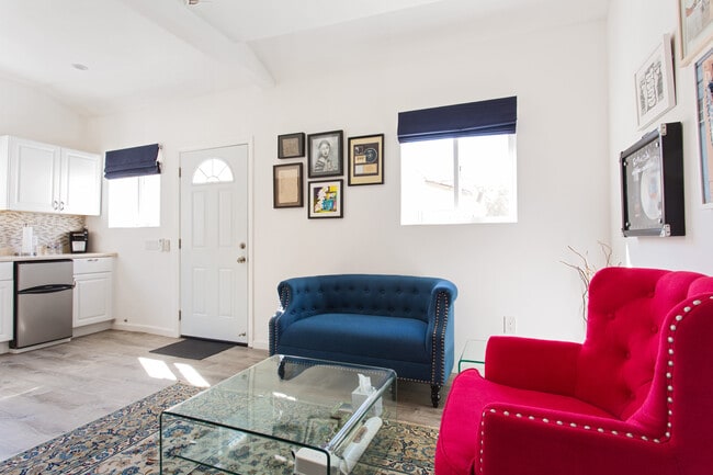 Building Photo - 3309 1/2 London St