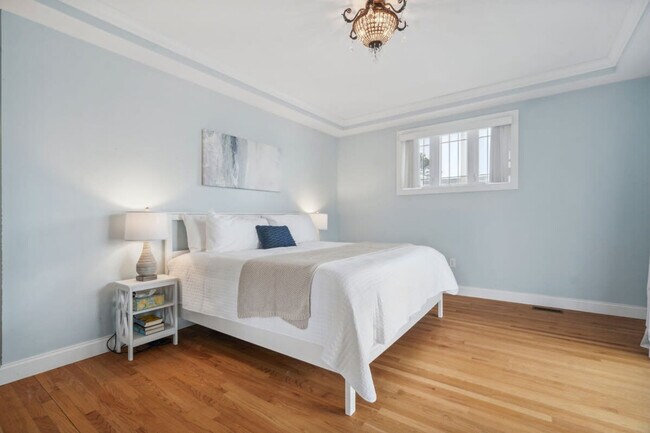 Building Photo - 9 Lowell St