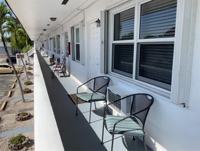 Building Photo - 22 SE 3rd Terrace