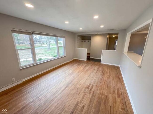 Building Photo - 10209 Broadway St