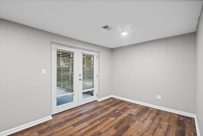 Building Photo - 3100 Fern Valley Dr SW