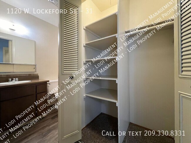 Building Photo - 1120 W Lockeford St