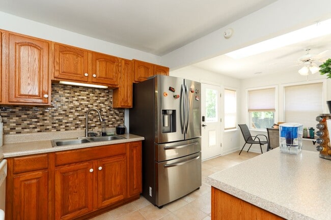 Building Photo - 614 Sedgefield Dr