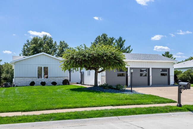 Building Photo - 4817 Torrey Pines Ct