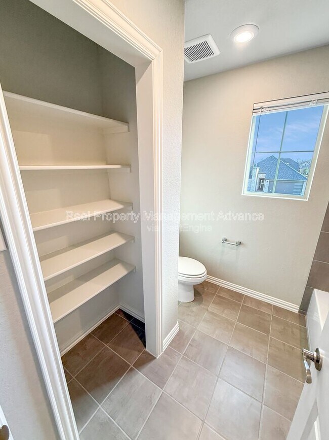 Building Photo - 452 Morning Dew Ln