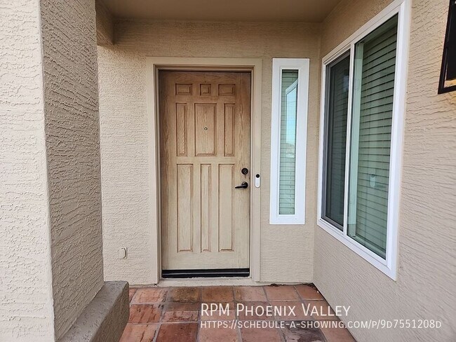 Building Photo - 2533 N Silverado-