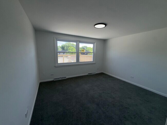 Building Photo - 10142 S Western Ave