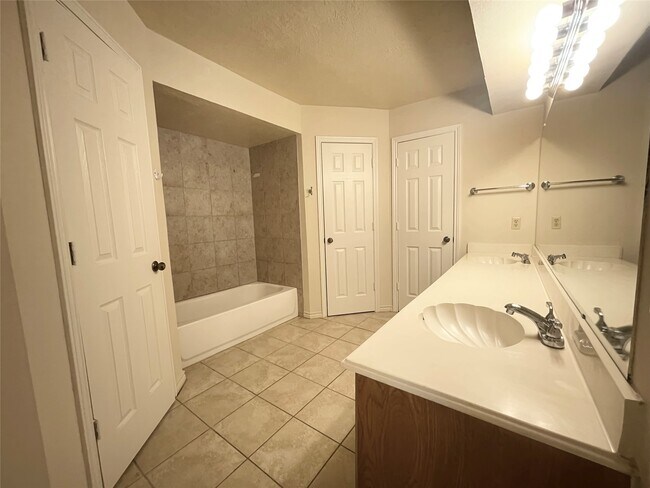 Building Photo - 12943 Lemur Ln