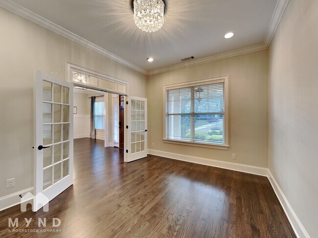 Building Photo - 2995 Manorview Ln