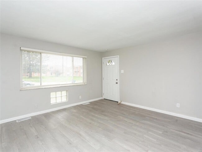 Building Photo - 3860 Brittany Cir