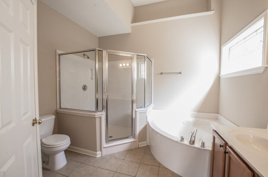 Building Photo - 1132 Hoska Cove