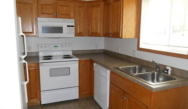 Building Photo - 1609 Dickinson Pl Dr
