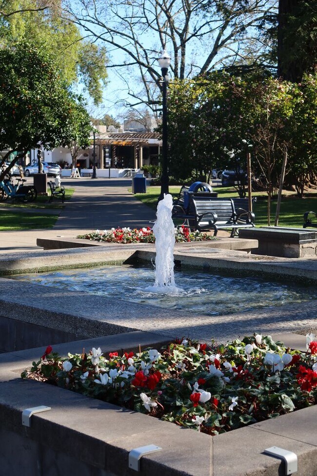 Building Photo - 12-775