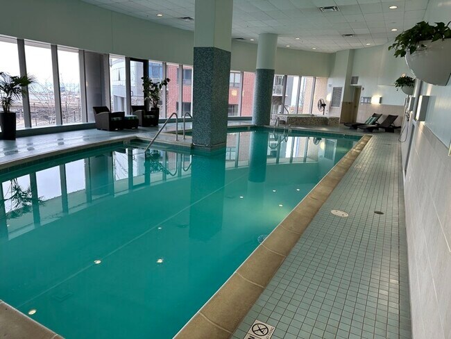 Building Photo - 420 E Waterside Dr