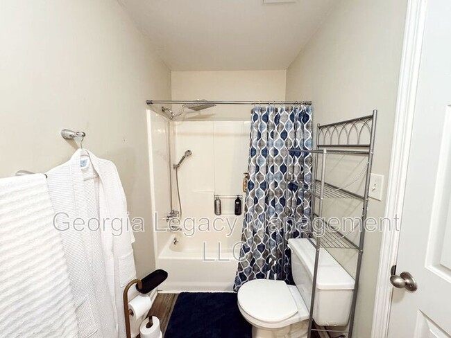 Building Photo - 62 Creek Side Dr