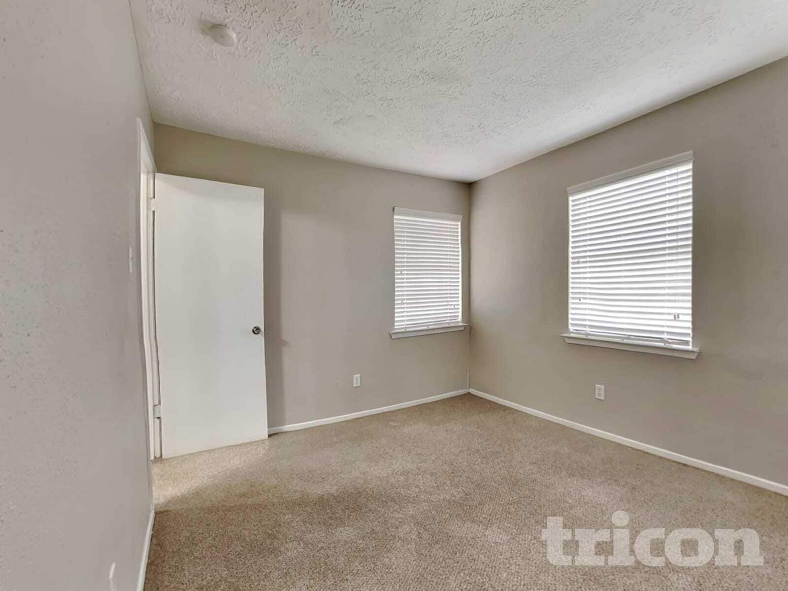 Building Photo - 4601 Greenwood Dr