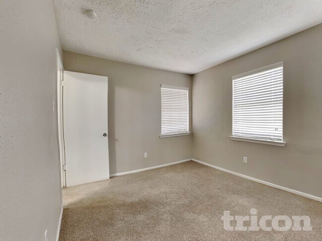 Building Photo - 4601 Greenwood Dr