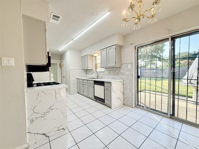 Building Photo - 12715 Middlesbrough Ln