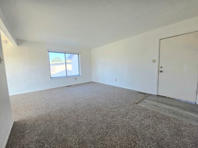 Building Photo - 3279 Lunar Dr