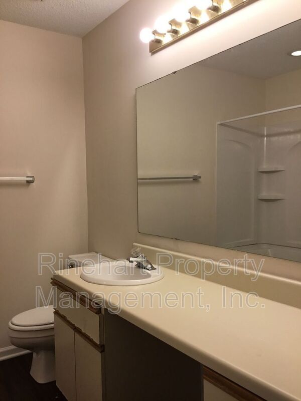Building Photo - 1573 Hunt Club Ct