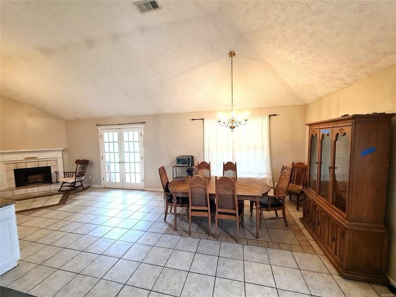 Building Photo - 123 Meadowview Dr