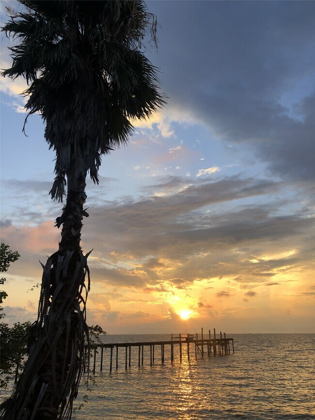 Building Photo - 135 1st St