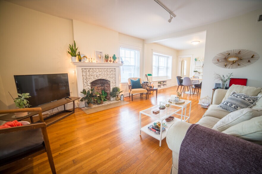 Primary Photo - 4154 McGee St