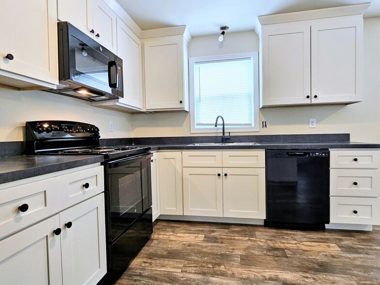 Building Photo - 4 Skyview Ln