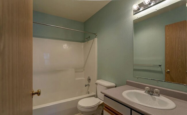 Building Photo - 2130-2132 Harris Ave