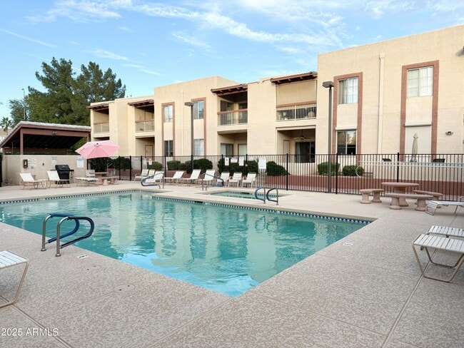 Building Photo - 205 N 74th St