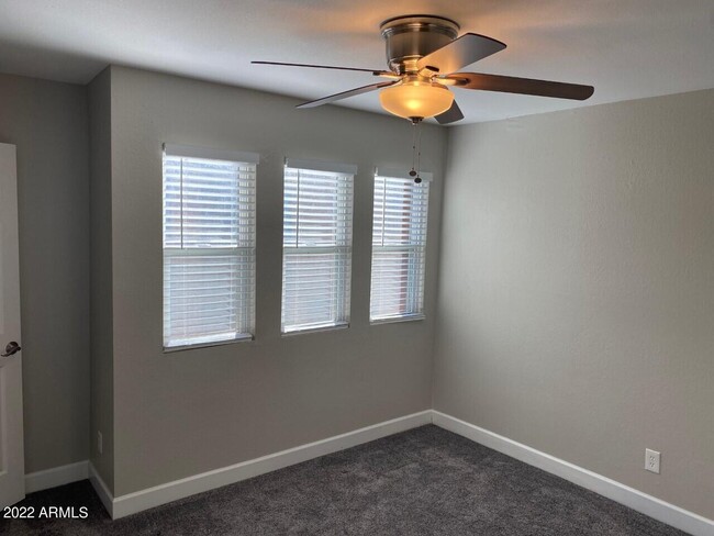 Building Photo - 520 E Weber Dr