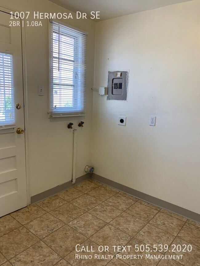 Building Photo - 1007 Hermosa Dr SE