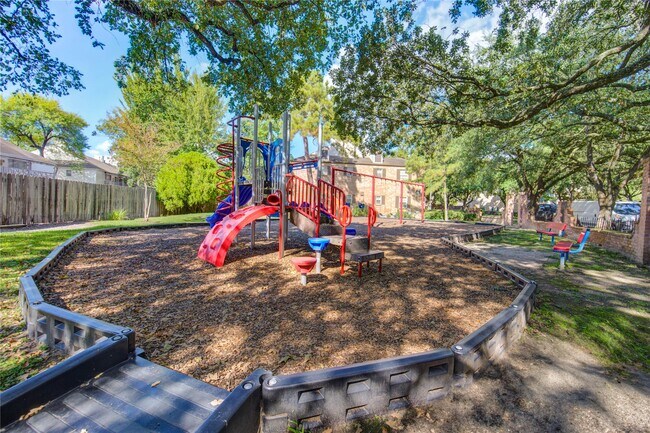 Building Photo - 12973 Trail Hollow Dr