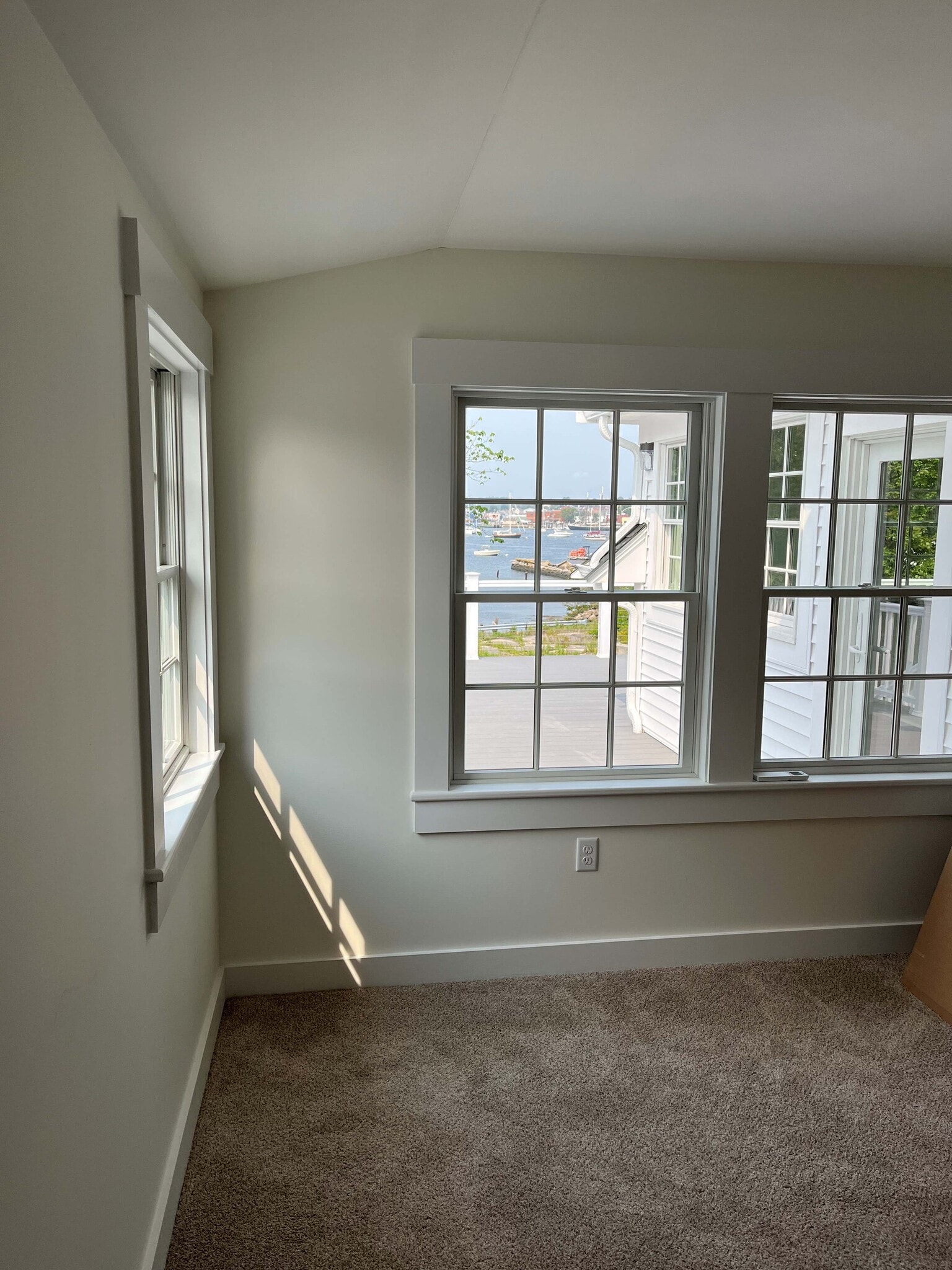 Building Photo - 169 E Main St