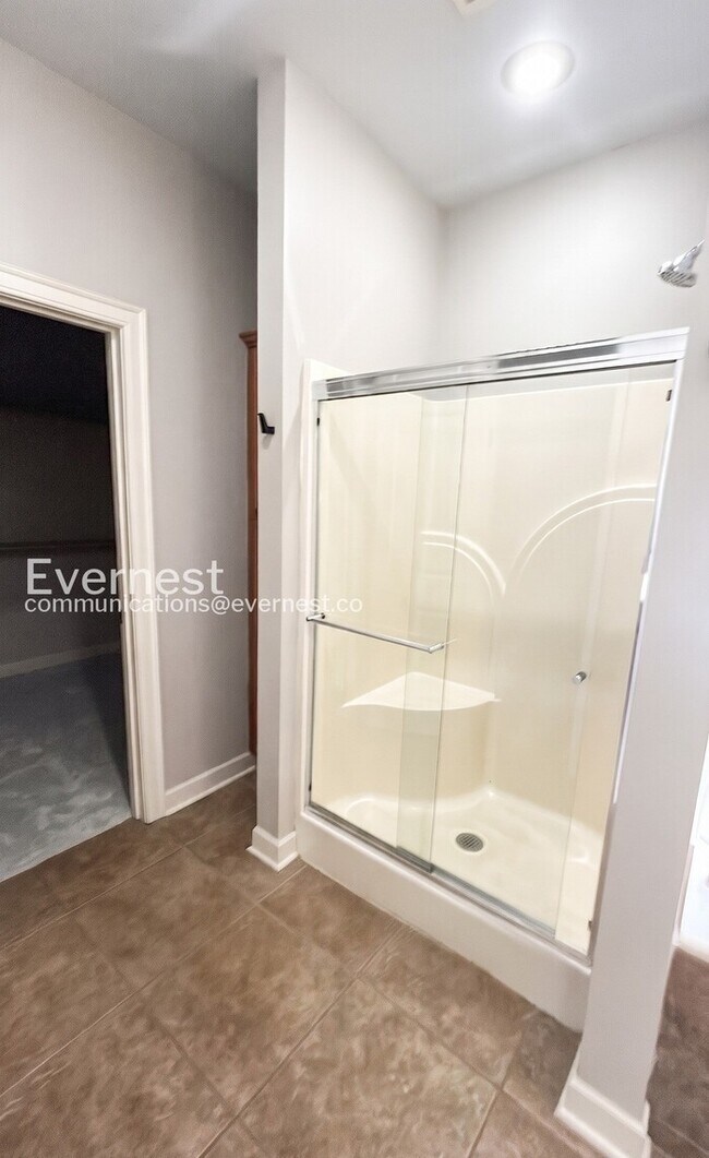 Building Photo - 2835 Plateau Dr