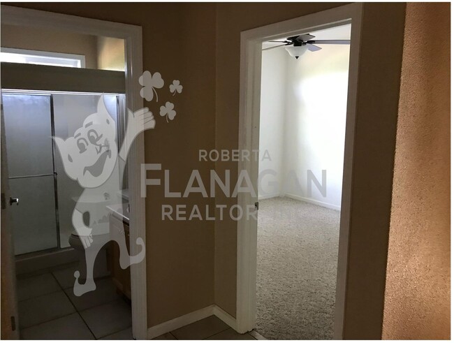 Building Photo - 3 Bed 2 Bath