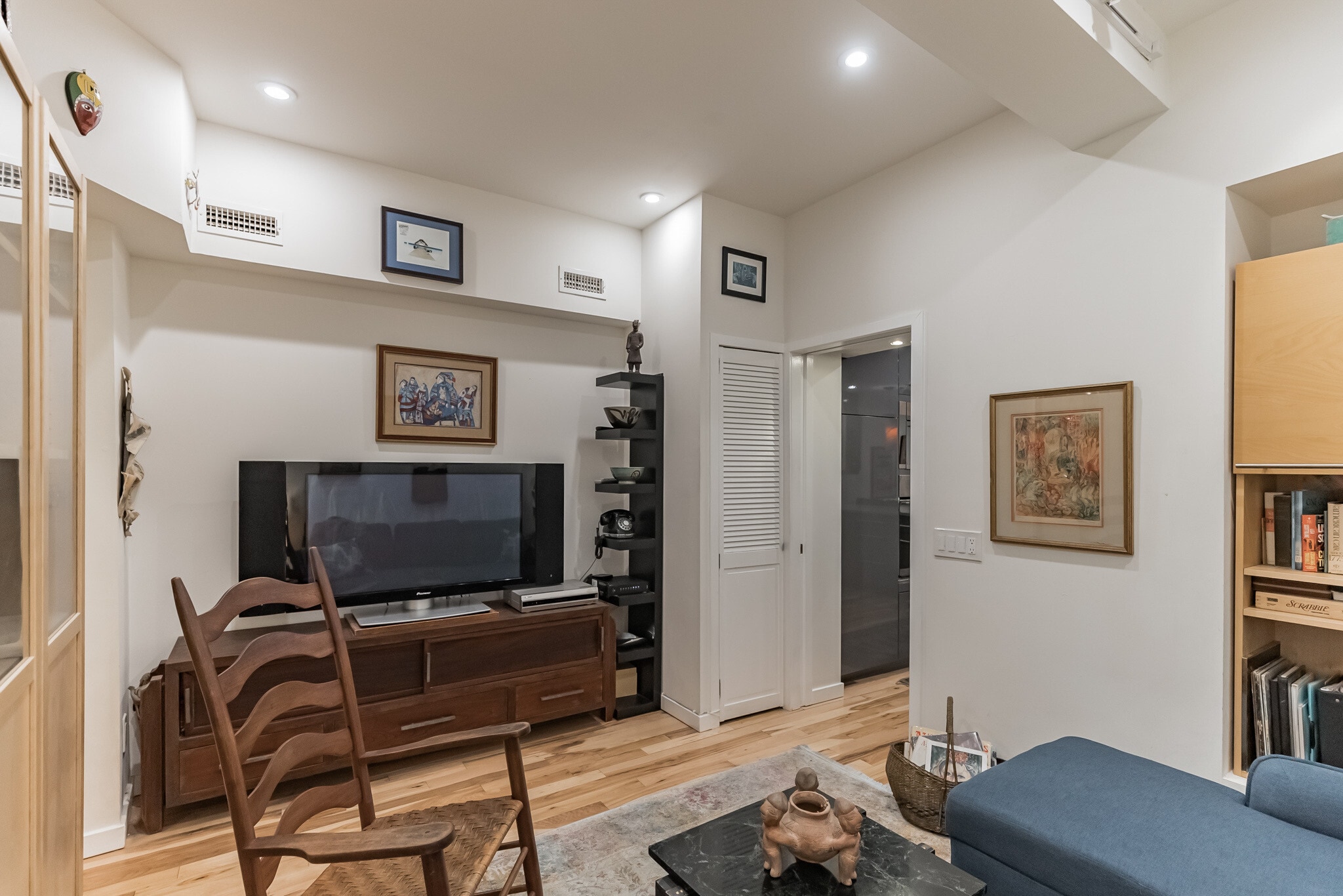 Den/ bedroom - 807 E Passyunk Ave