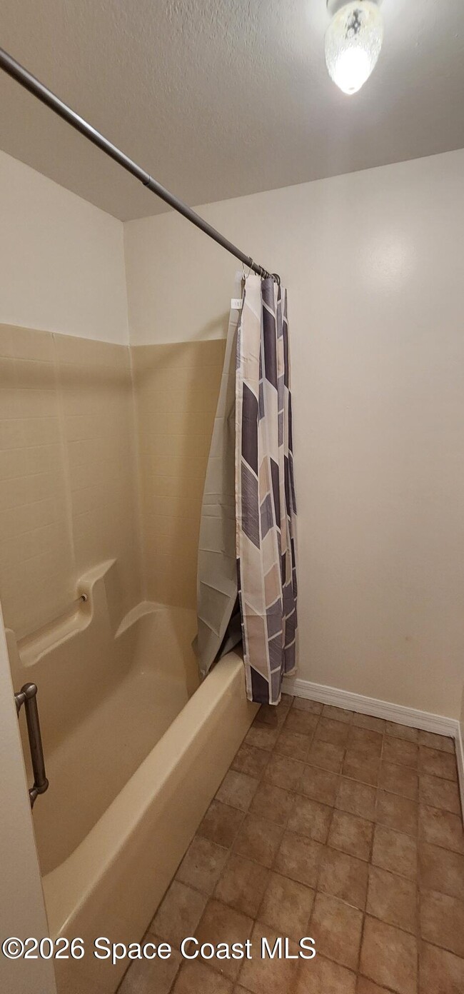 Building Photo - 1807 Edith St NE