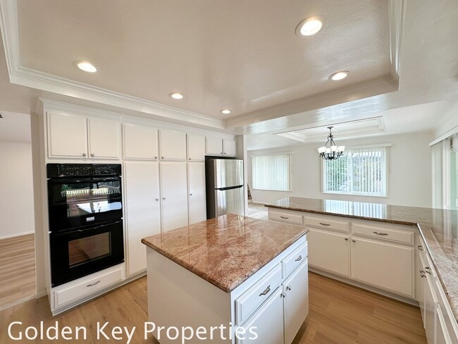 Building Photo - Beautiful home on a private, quiet street in Vista!