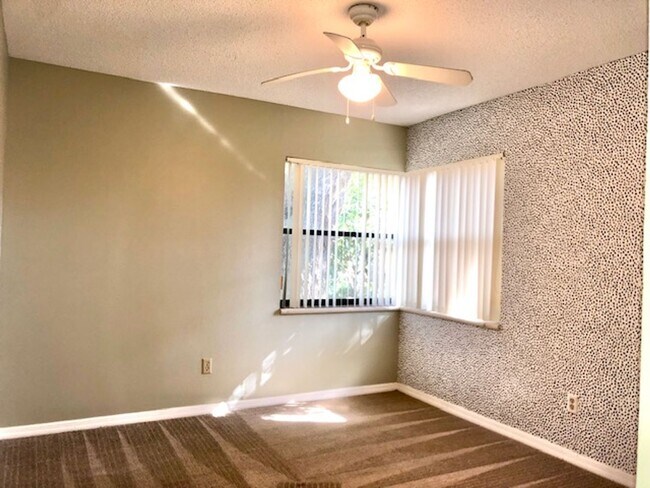 Building Photo - Available for move in February 2026!! Nice corner 2bed/2bath condo on 2nd floor with a spacious b...