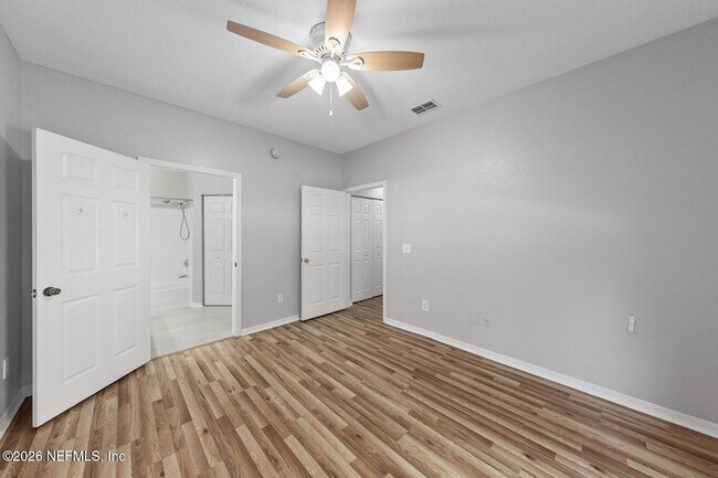 Building Photo - 13703 Richmond Park Dr N