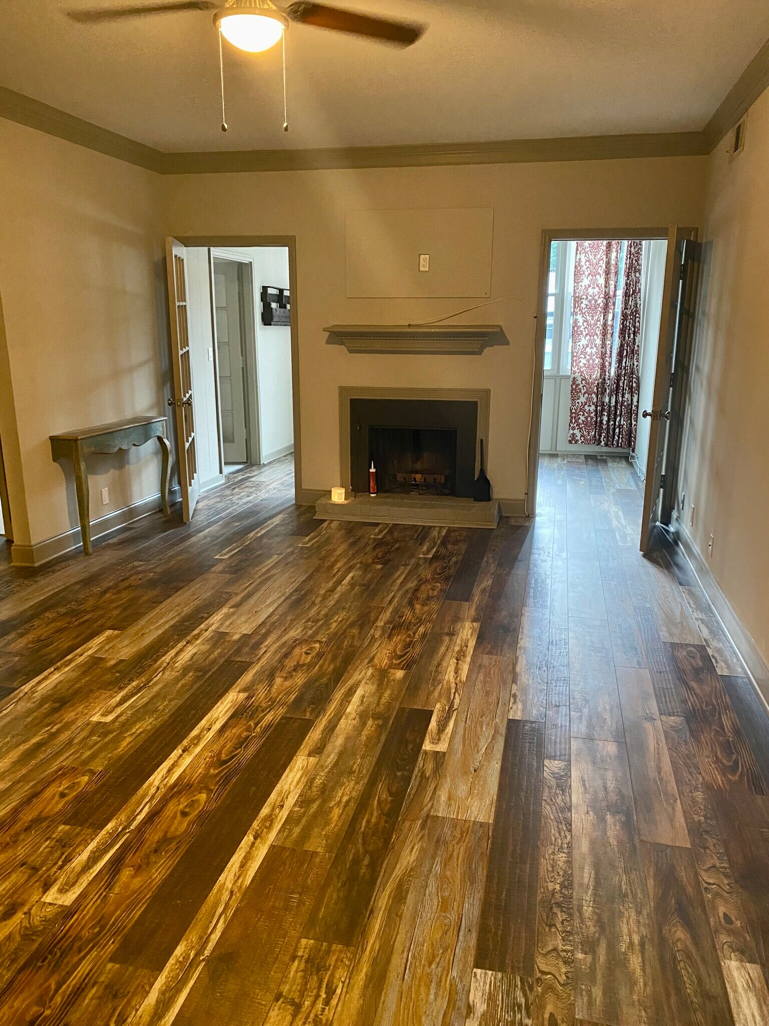 Living Room - 5455 Chemin de Vie