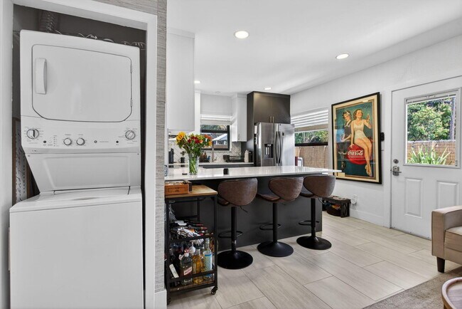 Building Photo - 1501 NE 7th Ave