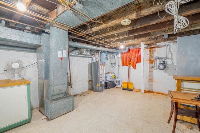 Building Photo - 802 LeCount St