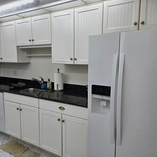 Building Photo - 3450 S Ocean Blvd