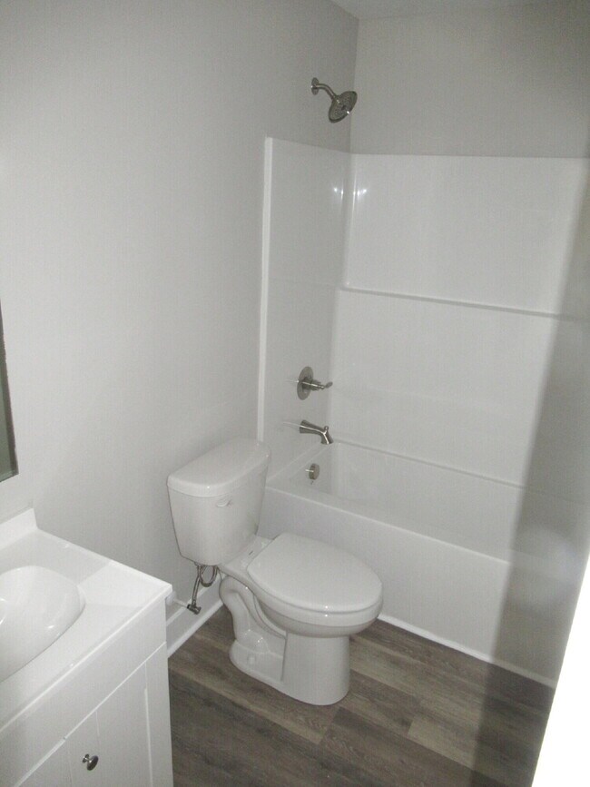 Building Photo - New Duplex in Northbrook School District for Rent!