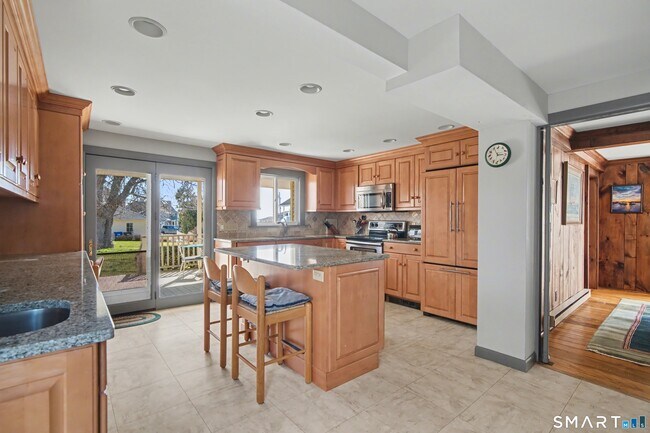 Building Photo - 217 W Shore Ave