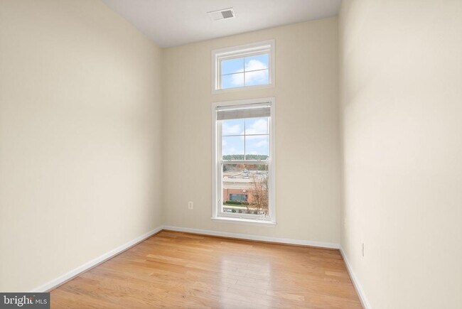 Building Photo - 3840 Lightfoot St