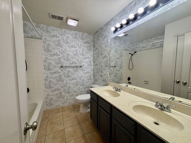 Building Photo - 4-Bed Home in Gated Community with Amenities