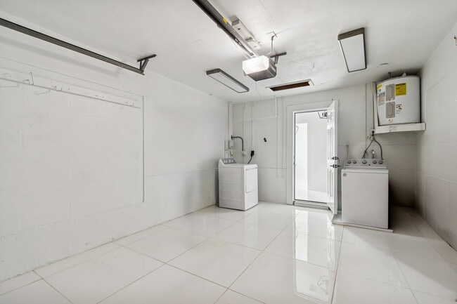 Building Photo - 455 81st Ave